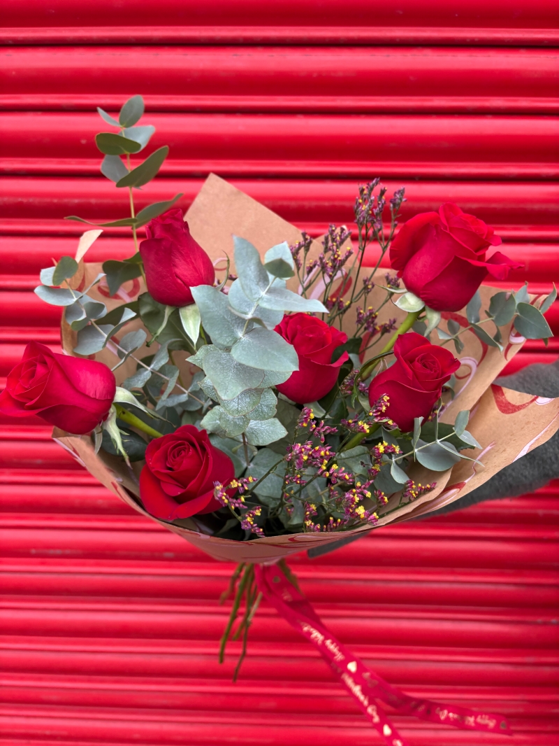 Luxury 6 red rose bouquet 