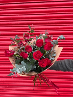 12 red rose bouquet