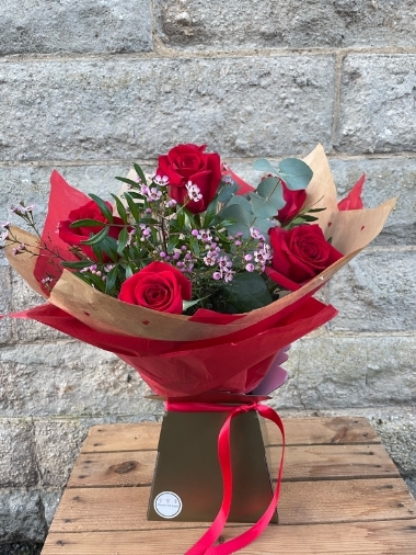 6 Red Rose Bouquet and Gift Set
